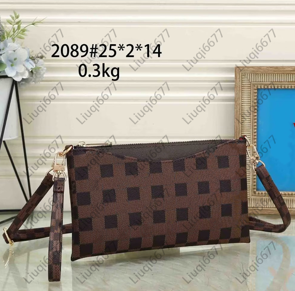 High Quality clutch bag Designer Wallets womens wristlet phone bags accessories key pouches Crossbody bag zipped coin purse handbag mens outdoor clutch's wallets, White grid
High Quality clutch bag Designer Wallets womens wristlet phone bags accessories key pouches Crossbody bag zipped coin purse handbag mens outdoor clutch's wallets, White grid