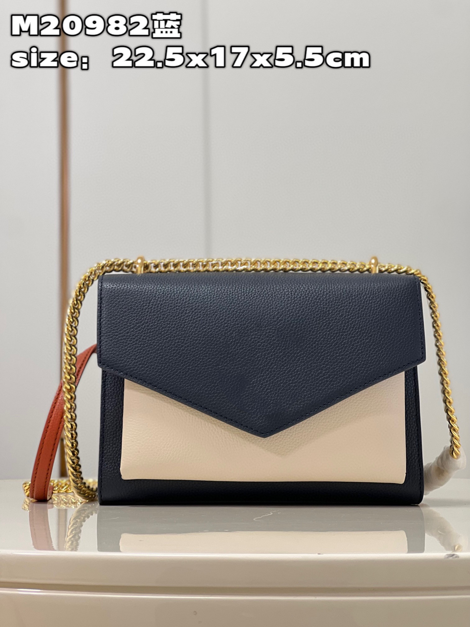 The 2023 women's top-level original single chain bag is in a grain leather innovative color, which can accommodate the required shoulder and back or crossbody, Multi-color
The 2023 women's top-level original single chain bag is in a grain leather innovative color, which can accommodate the required shoulder and back or crossbody, Multi-color