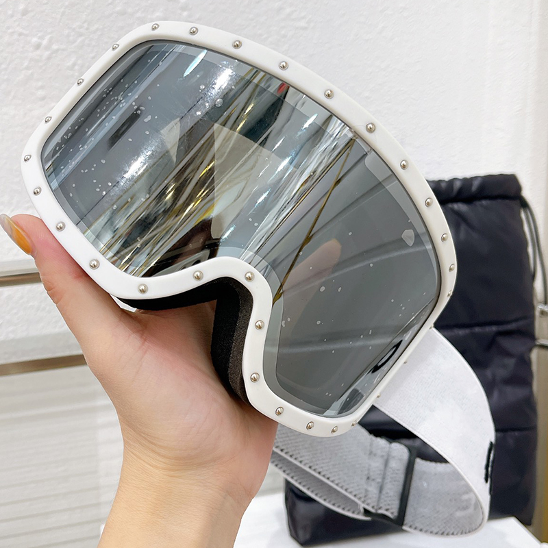 Ski Goggles Men And Women Professional Glasses Designers Style ANTI-FOG Full Frame Special design Eyeglasses With Box
Ski Goggles Men And Women Professional Glasses Designers Style ANTI-FOG Full Frame Special design Eyeglasses With Box