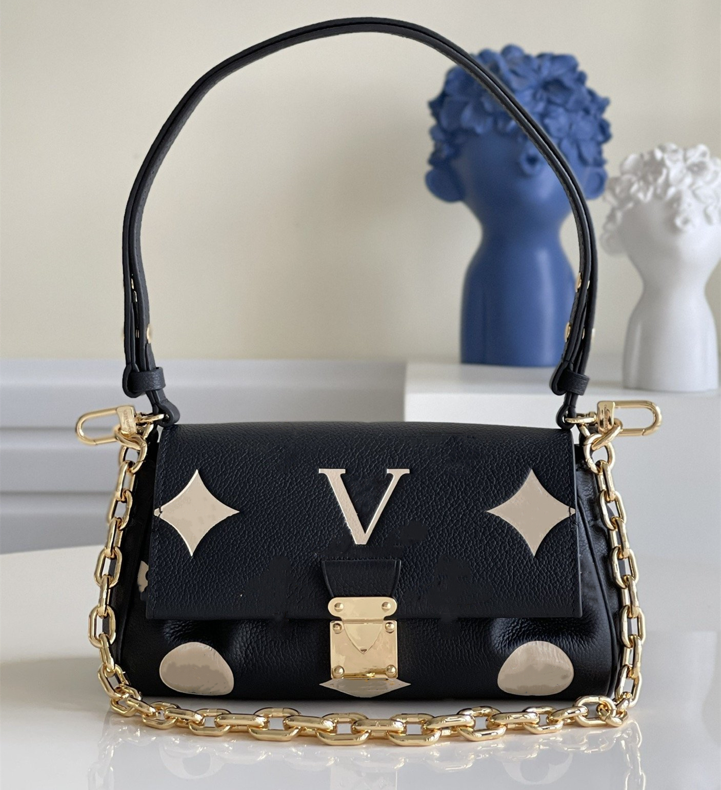 7A Designer bag Women Favorite Black Empreinte Shoulder Bags Genuine Leather Messenger Handbag Handles Strap totes Crossbody Bag Tote bag with Original Box M45836
7A Designer bag Women Favorite Black Empreinte Shoulder Bags Genuine Leather Messenger Handbag Handles Strap totes Crossbody Bag Tote bag with Original Box M45836