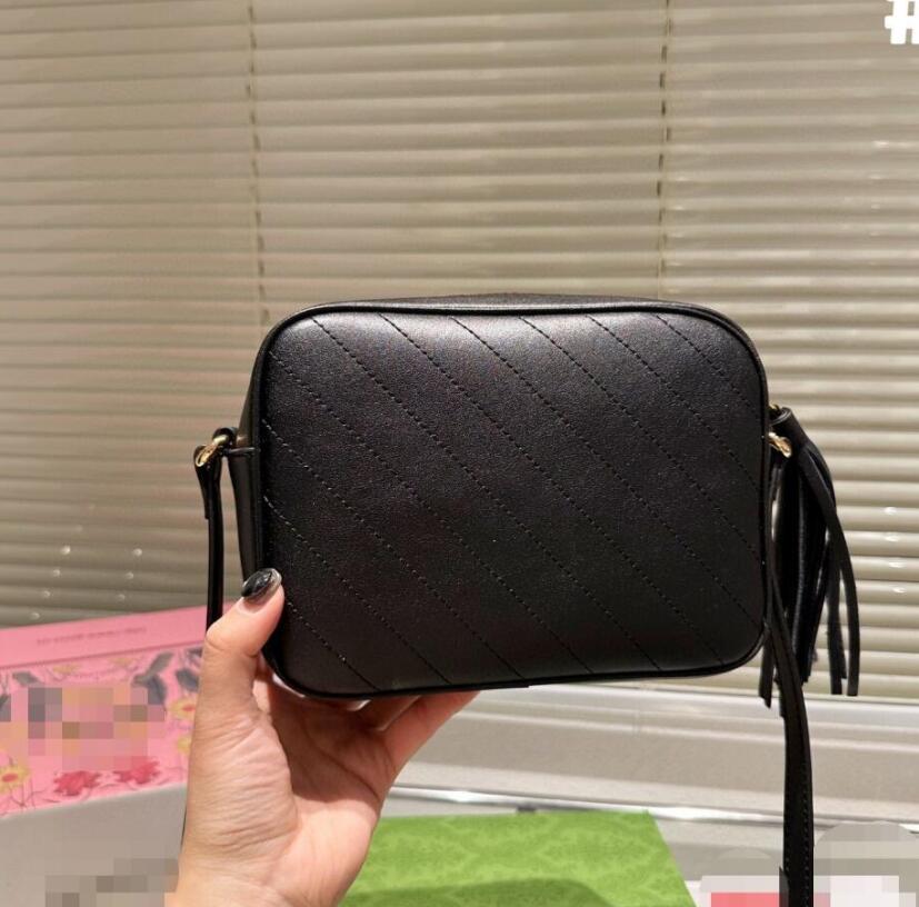 2023 Luxurys designers Quality Shoulder Bag Handbag Wallet Handbag Women Handbags Bags Crossbody Soho Disco Fringed classic brand Messenger Purse, Khaki
2023 Luxurys designers Quality Shoulder Bag Handbag Wallet Handbag Women Handbags Bags Crossbody Soho Disco Fringed classic brand Messenger Purse, Khaki