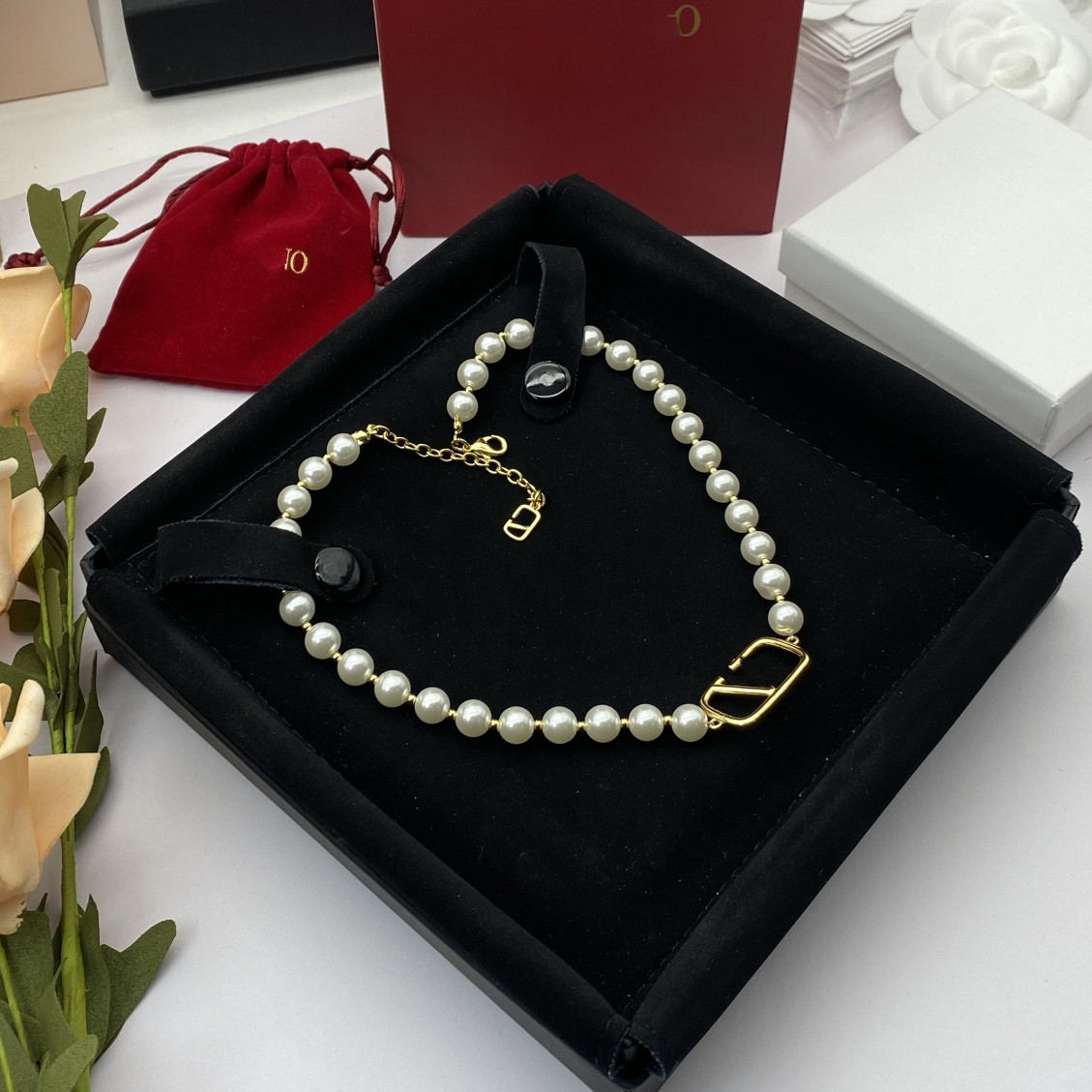 2023 Exquisite International Luxury Lock Chain Pendant Necklace Bracelet Fashion Women's 18k Gold Plated Jewelry Selected Gift High Quality -11
2023 Exquisite International Luxury Lock Chain Pendant Necklace Bracelet Fashion Women's 18k Gold Plated Jewelry Selected Gift High Quality -11