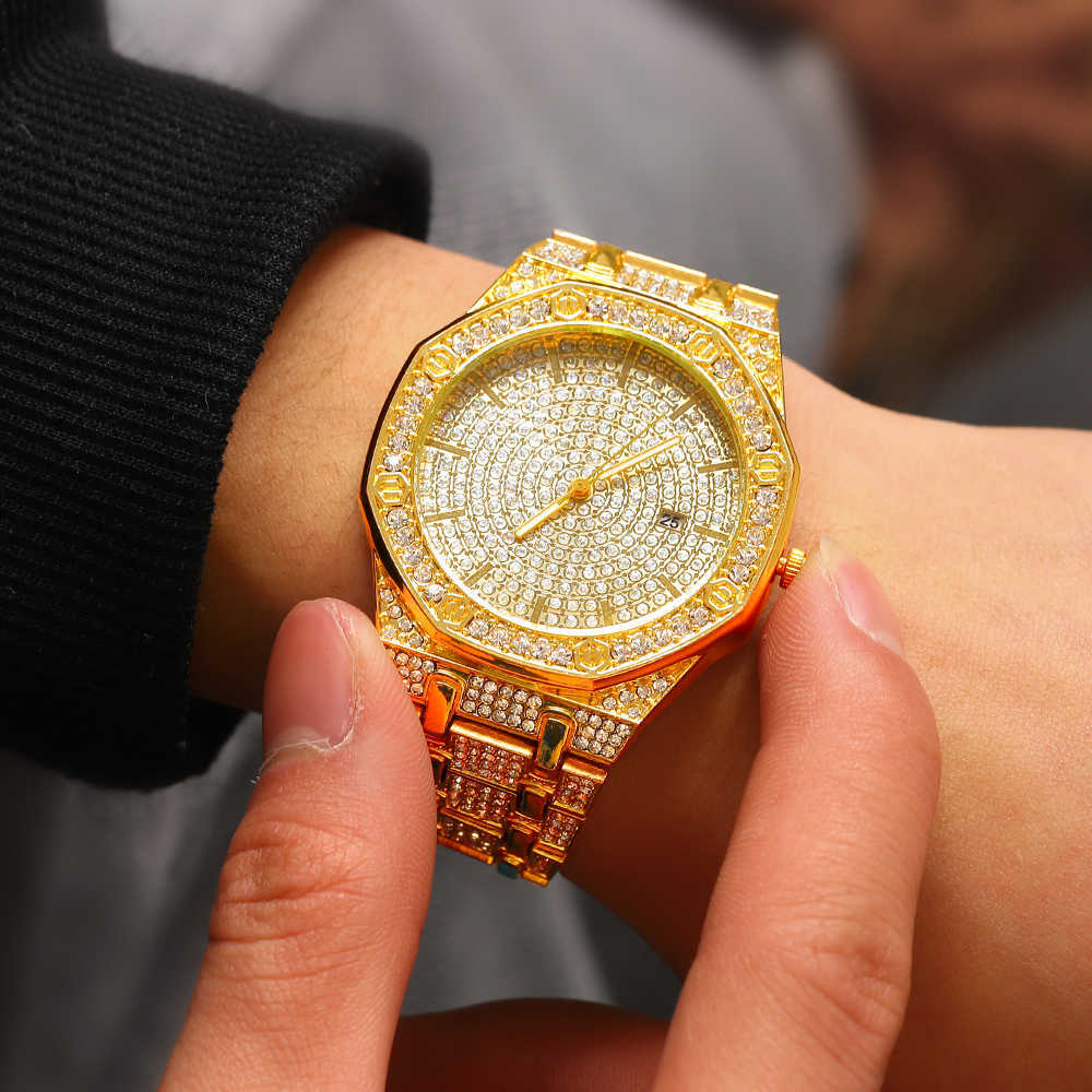 Watches Iced Out Mens Quartz Mechanical Wristwatches Gold Luxury Diamond for Women Hip Hop Watch Reloj Inteligente Hombre 230613
Watches Iced Out Mens Quartz Mechanical Wristwatches Gold Luxury Diamond for Women Hip Hop Watch Reloj Inteligente Hombre 230613