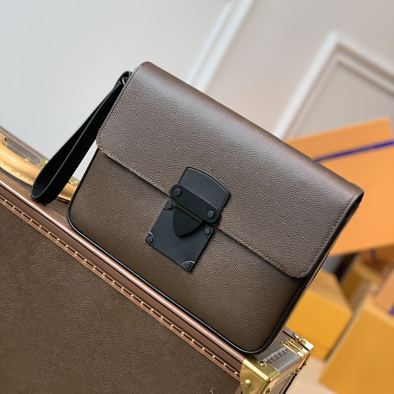 A4 Pouch Designer Clutch Bag Coated canvas Envelope Bag 10A Mirror Quality Mini Handbag With Box L330, M80560
A4 Pouch Designer Clutch Bag Coated canvas Envelope Bag 10A Mirror Quality Mini Handbag With Box L330, M80560