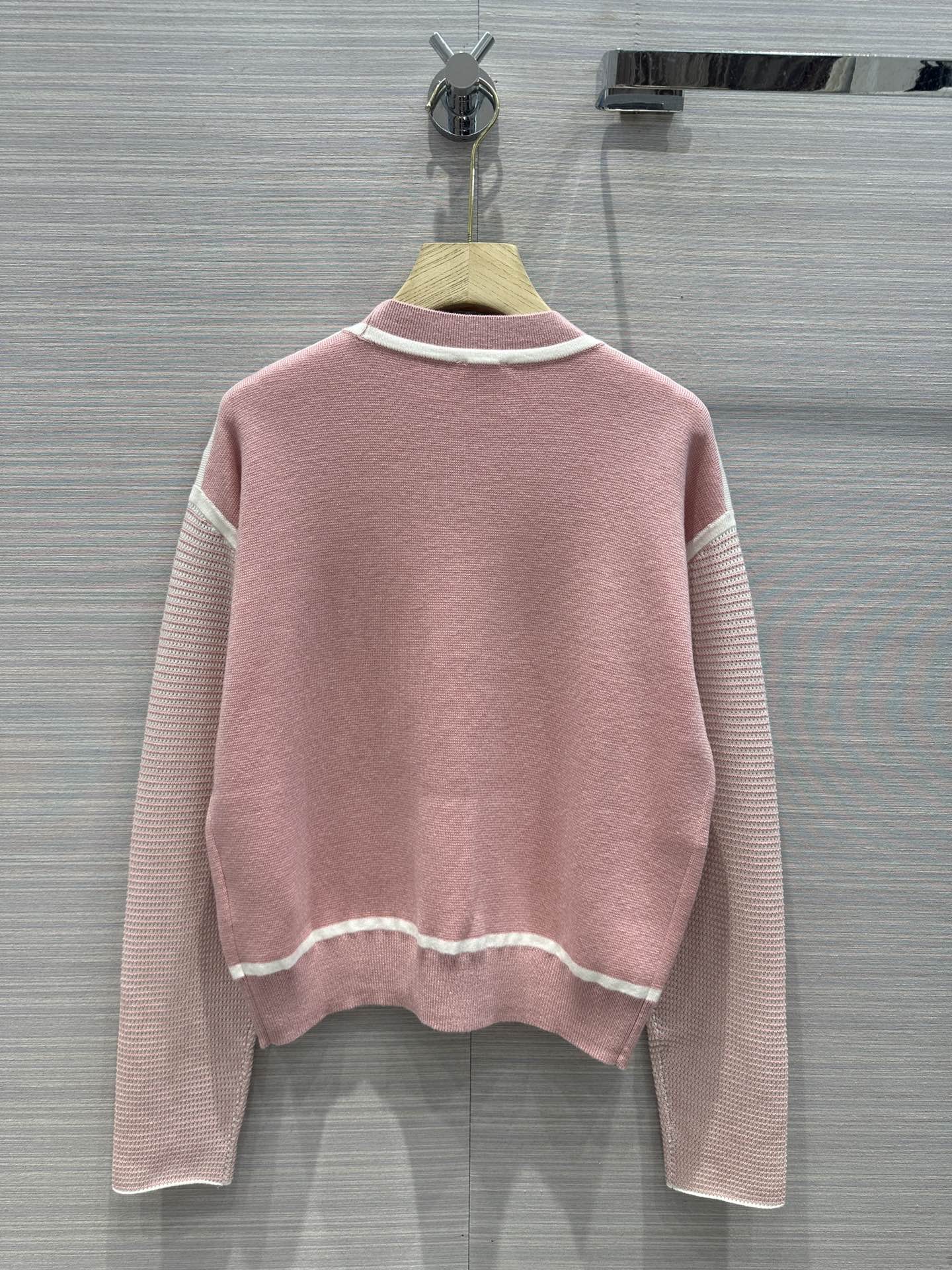 2023 New Autumn Milan Runway Sweaters V Neck Long Sleeve High End Jacquard Cardigan Women' Designer Tops 0623-12, Picture color
2023 New Autumn Milan Runway Sweaters V Neck Long Sleeve High End Jacquard Cardigan Women' Designer Tops 0623-12, Picture color