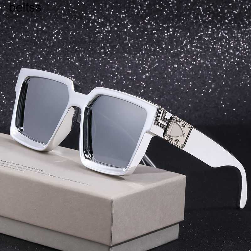 Millionaires with diamond inlaid generous Frame lvity Sun glasses men's domineering social Sunglasses Women's sunshade trend
Millionaires with diamond inlaid generous Frame lvity Sun glasses men's domineering social Sunglasses Women's sunshade trend