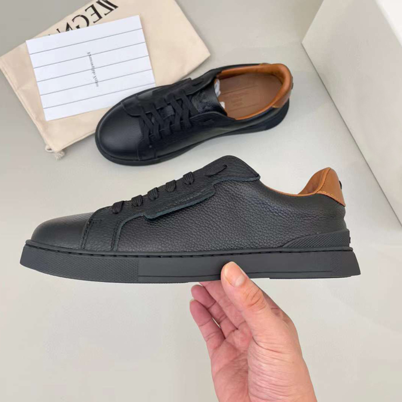 Fashion Men Casual Shoes Triple Stitch Runners Sneakers Italy Classic Onyx Resin Low Top Elastic Band Soft Leather Design For Fans Striding Athletic Shoes Box EU 38-45, #6
Fashion Men Casual Shoes Triple Stitch Runners Sneakers Italy Classic Onyx Resin Low Top Elastic Band Soft Leather Design For Fans Striding Athletic Shoes Box EU 38-45, #6