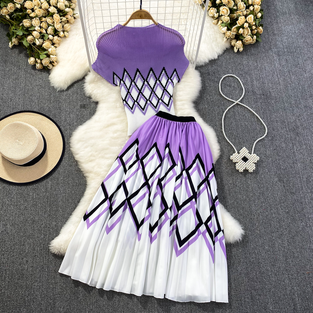 Two Piece Dress Summer Women's 2 Pcs Sets Casual Vintage Striped Print Stand collar Vest Tees Midi Pleated Skirt Suits 2 Piece Outfits 2023, Same as picture
Two Piece Dress Summer Women's 2 Pcs Sets Casual Vintage Striped Print Stand collar Vest Tees Midi Pleated Skirt Suits 2 Piece Outfits 2023, Same as picture