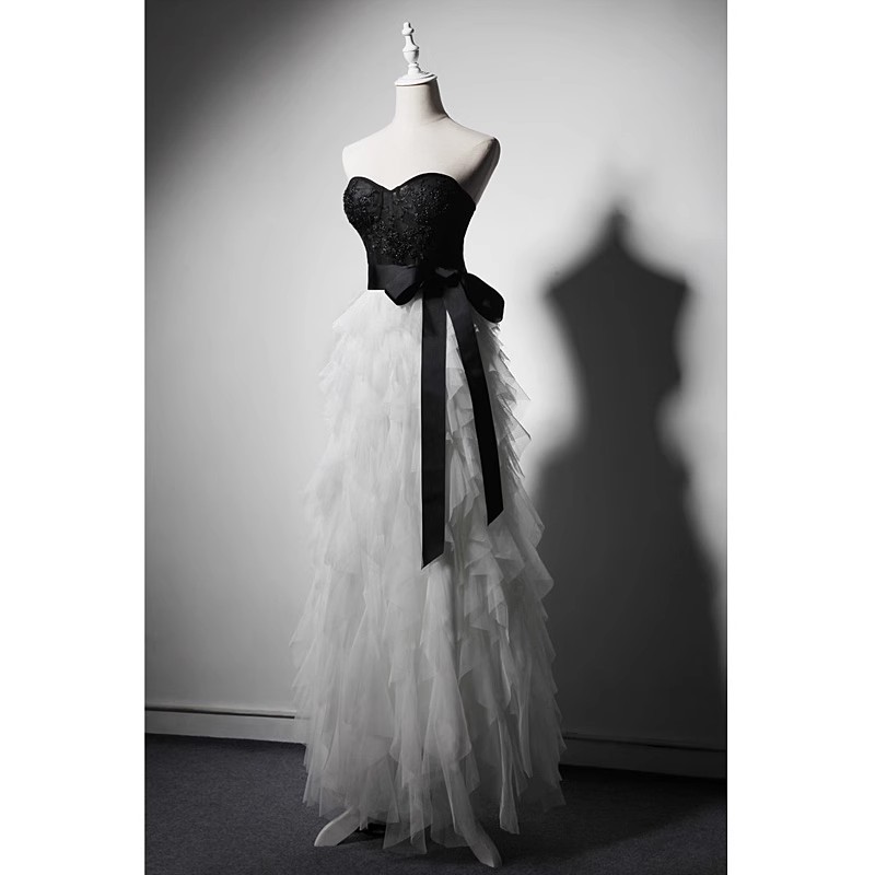 Fancy White and Black Prom Dresses Sweetheart Lace-Up Back Floor Length Party Gowns Sexy Top Applique with Beads
