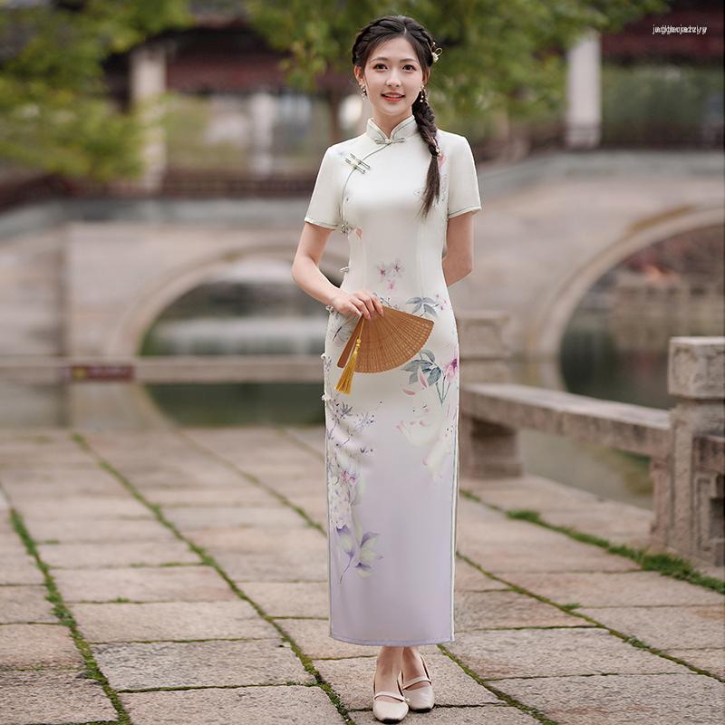 Ethnic Clothing 2023 Summer Silk Printed Cheongsam Short-sleeved Daily Dress Traditional Chinese Retro Elegant Girl Modified Woman
Ethnic Clothing 2023 Summer Silk Printed Cheongsam Short-sleeved Daily Dress Traditional Chinese Retro Elegant Girl Modified Woman