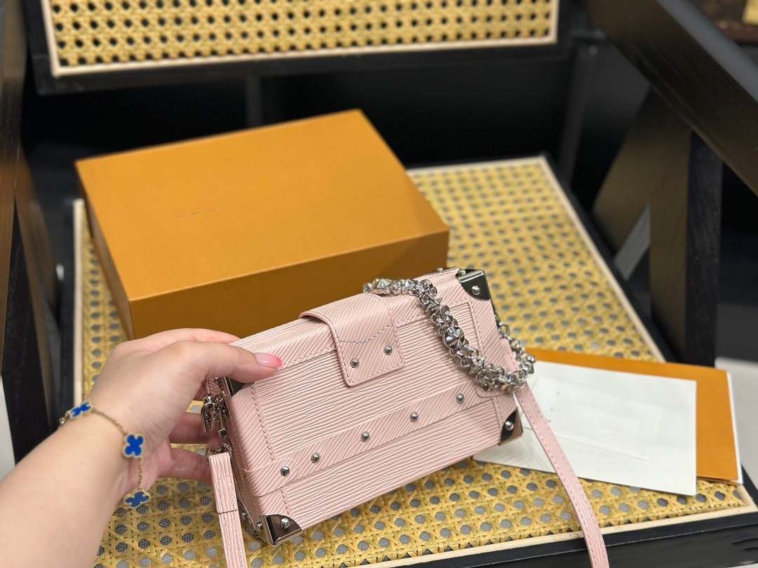 Bag 2023 New Summer Leisure Grid Ling Grid Chain Bag Single Shoulder Crossarm, Pink
Bag 2023 New Summer Leisure Grid Ling Grid Chain Bag Single Shoulder Crossarm, Pink