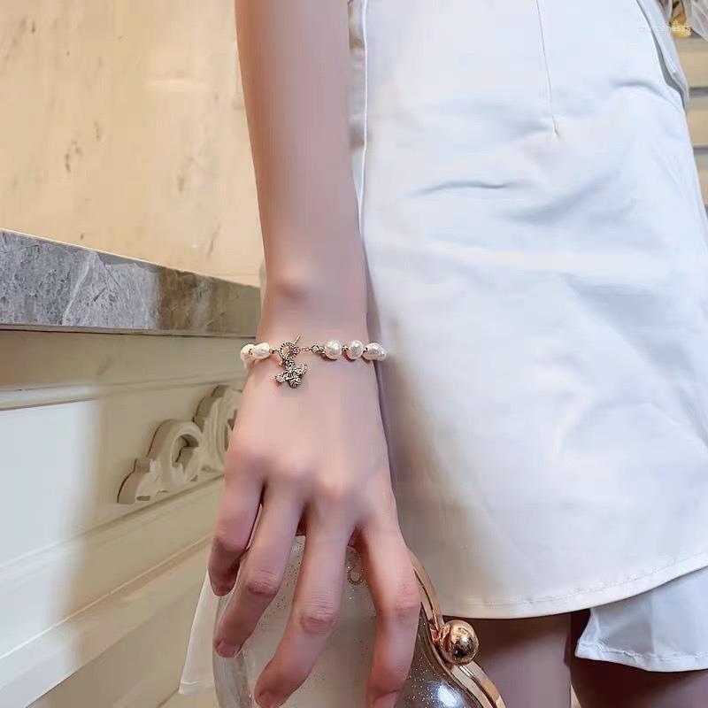 Link Bracelets Chain Elegant Baroque Natural Pearl String Bracelet For Woman Luxury Zircon Bee Pendant Fashion Girls Sweet Jewelry GiftsLink
Link Bracelets Chain Elegant Baroque Natural Pearl String Bracelet For Woman Luxury Zircon Bee Pendant Fashion Girls Sweet Jewelry GiftsLink