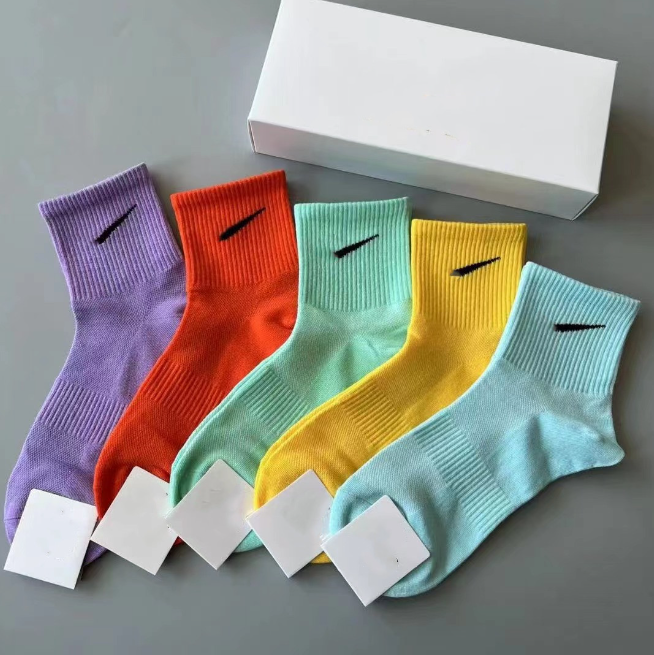 Spring and Summer New Male and Female Middle Tube Boxed Hook Athletic Socks Trendy All-Match Fashion Casual Style, 1set=1box=5pairs
Spring and Summer New Male and Female Middle Tube Boxed Hook Athletic Socks Trendy All-Match Fashion Casual Style, 1set=1box=5pairs