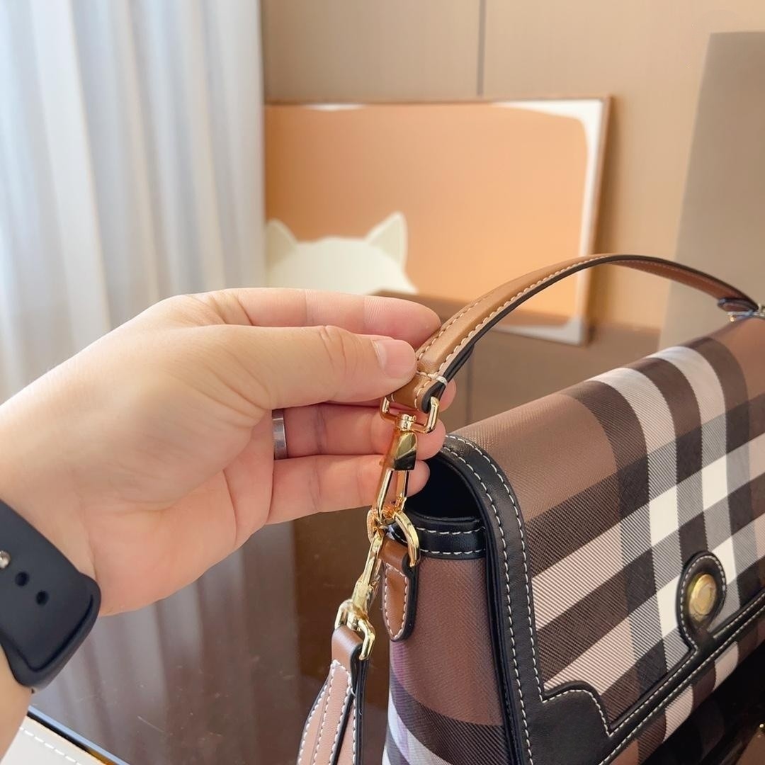 New Diagonal Straddle Women's Bag Classic Plaid Magnetic Snap on Small Square Bag, Khaki
New Diagonal Straddle Women's Bag Classic Plaid Magnetic Snap on Small Square Bag, Khaki