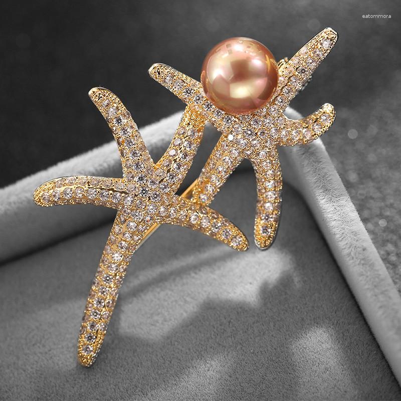 Brooches Simple Elegant Pearl Crystal Cute Starfish For Women Men Luxury Silver Color Zircon Alloy Animal Brooch Safety Pins
Brooches Simple Elegant Pearl Crystal Cute Starfish For Women Men Luxury Silver Color Zircon Alloy Animal Brooch Safety Pins