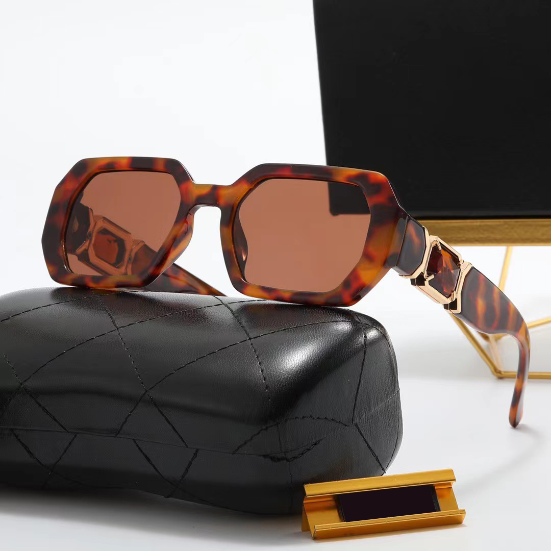 hexagonal sunglasses women sunglasses men sun glasses Mirror leg metal rhinestones wrapped edge decorative design letter logo retro elegant UV400 Fashion brand 
hexagonal sunglasses women sunglasses men sun glasses Mirror leg metal rhinestones wrapped edge decorative design letter logo retro elegant UV400 Fashion brand