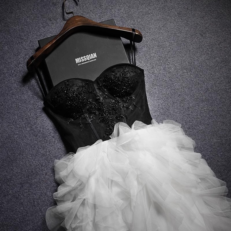 Fancy White and Black Prom Dresses Sweetheart Lace-Up Back Floor Length Party Gowns Sexy Top Applique with Beads