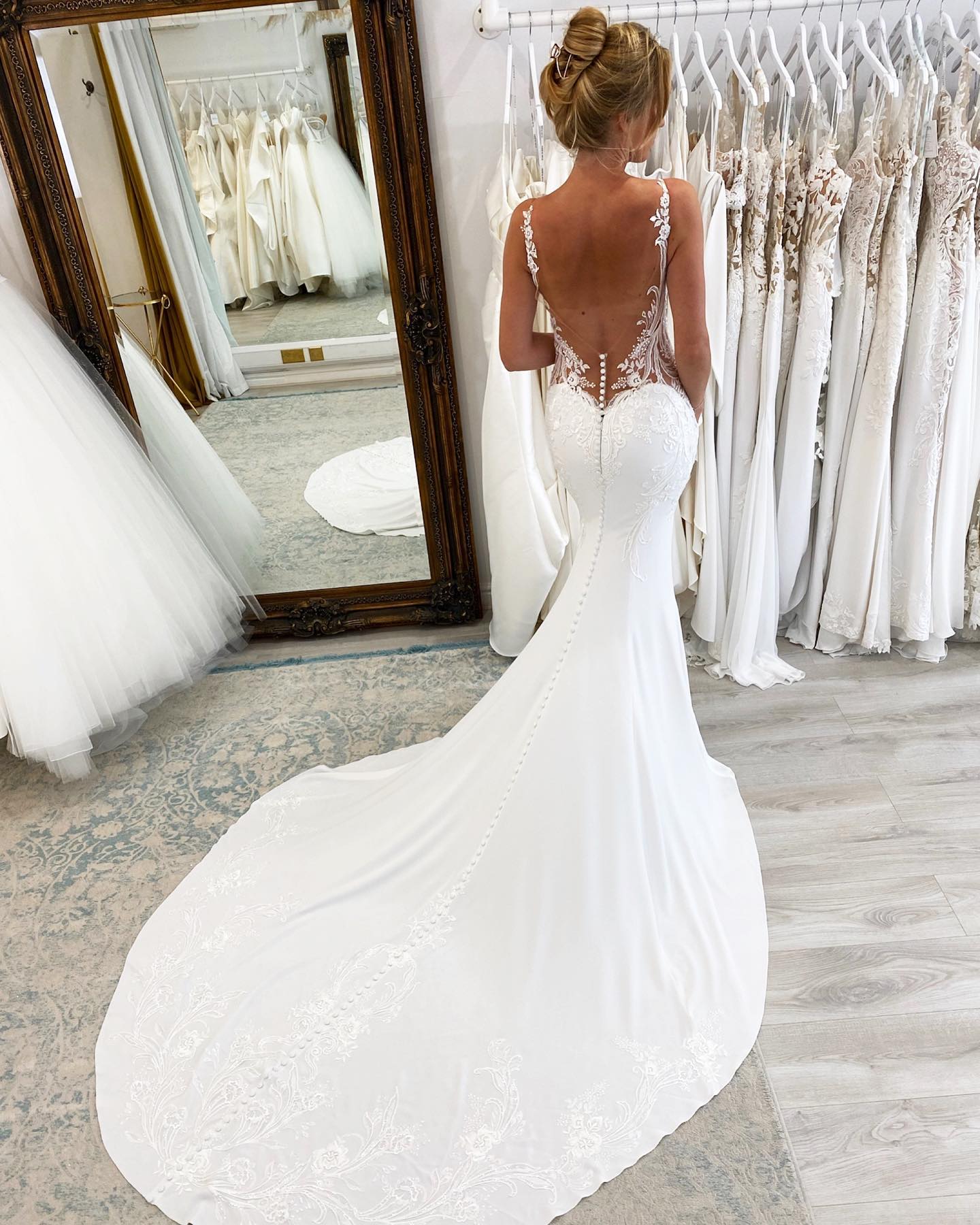 Fashion Mermaid Dresses Straps V Neck Lace Appliques Wedding Dress Sweep Train Button Back Wedding Bridal Gowns 0515