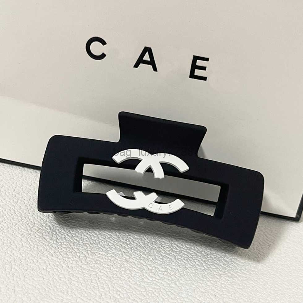 Luxury Barrettes Designer Womens Girls Hairpin Brand Elegant Versatile Leisure Hairclips Fashion Black Shark Hairpin Hair Clips, Small square 5cm black
Luxury Barrettes Designer Womens Girls Hairpin Brand Elegant Versatile Leisure Hairclips Fashion Black Shark Hairpin Hair Clips, Small square 5cm black