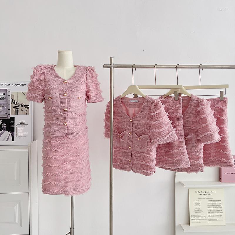 Work Dresses Women' Elegant Pink Two Pieces Skirt Suit Lady Summer Chic Solid Color Short Sleeve Single Breasted Outwear Top Mini
Work Dresses Women' Elegant Pink Two Pieces Skirt Suit Lady Summer Chic Solid Color Short Sleeve Single Breasted Outwear Top Mini