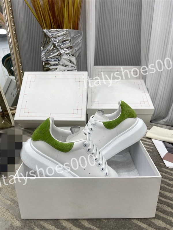 Top Luxury Quality Triple Designer Shoes Tripler Sneaker Trainer Combination Crystal Bottom Men Women Fashion Sneakers Size 36-45, 08
Top Luxury Quality Triple Designer Shoes Tripler Sneaker Trainer Combination Crystal Bottom Men Women Fashion Sneakers Size 36-45, 08