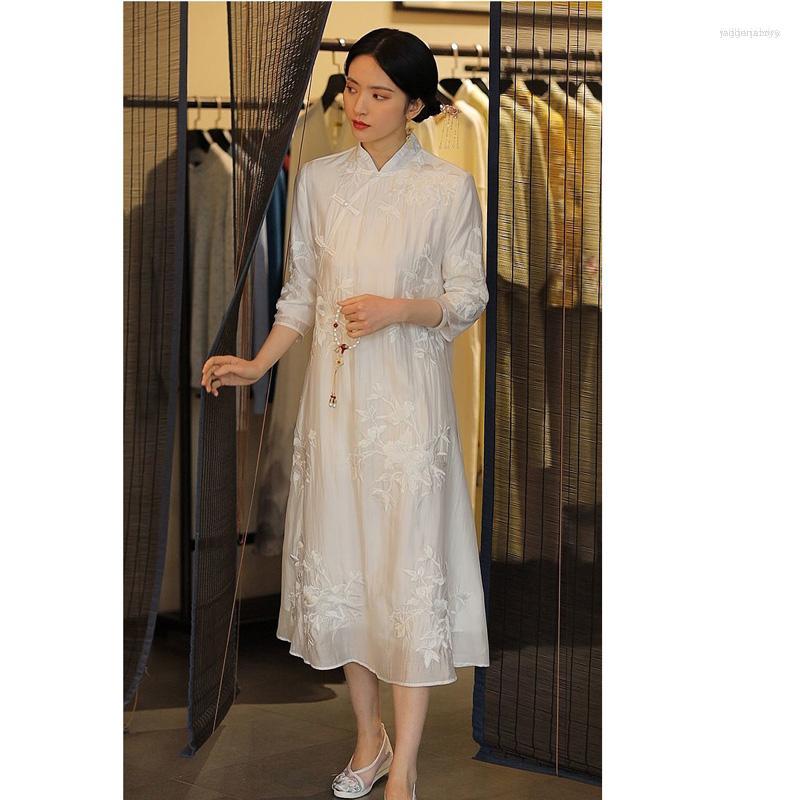 Ethnic Clothing Elegant Dress Women For Wedding Party Vintage Silk Floral Embroidered Three Quarter Sleeves Cheongsam Ao Dai Vietnam
Ethnic Clothing Elegant Dress Women For Wedding Party Vintage Silk Floral Embroidered Three Quarter Sleeves Cheongsam Ao Dai Vietnam