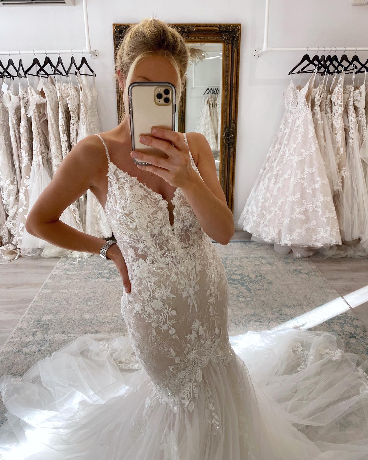 Elegant Mermaid Dresses Straps Lace Appliques Dress Sweep Train Button Back Wedding Bridal Gowns 6660305