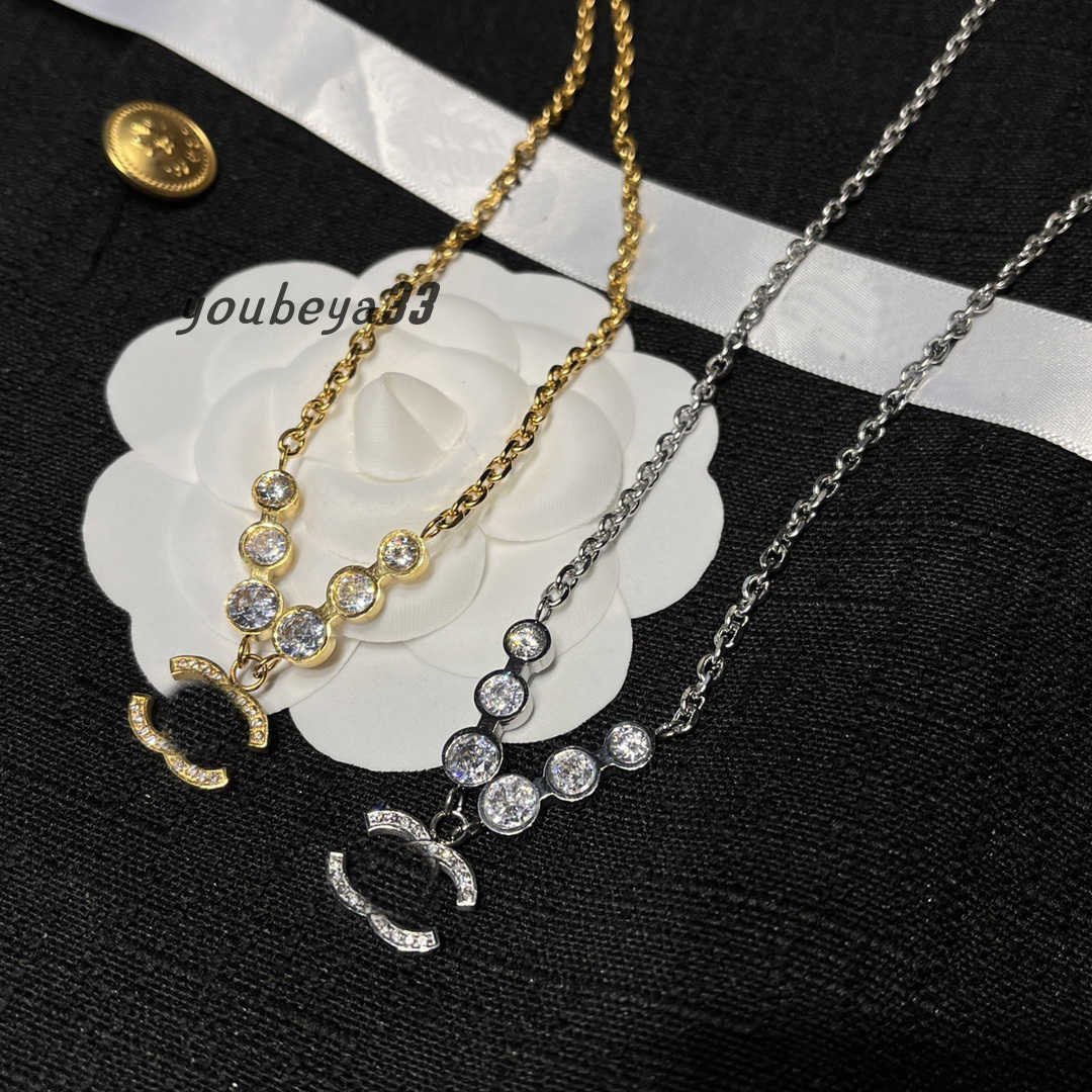 Luxury Designer Pendant Necklaces Diamond Women Necklace Zircon Choker Chain 18K Gold Plated Quality Stainless Steel Letter For Women Jewelry
Luxury Designer Pendant Necklaces Diamond Women Necklace Zircon Choker Chain 18K Gold Plated Quality Stainless Steel Letter For Women Jewelry