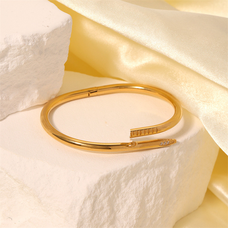 Designer jewelry women nail bracelet Love Bracelet jewelry luxury bracelets Gold silver Stainless Steel bracelets for women and men party gifts Valentine' s day gift
Designer jewelry women nail bracelet Love Bracelet jewelry luxury bracelets Gold silver Stainless Steel bracelets for women and men party gifts Valentine' s day gift