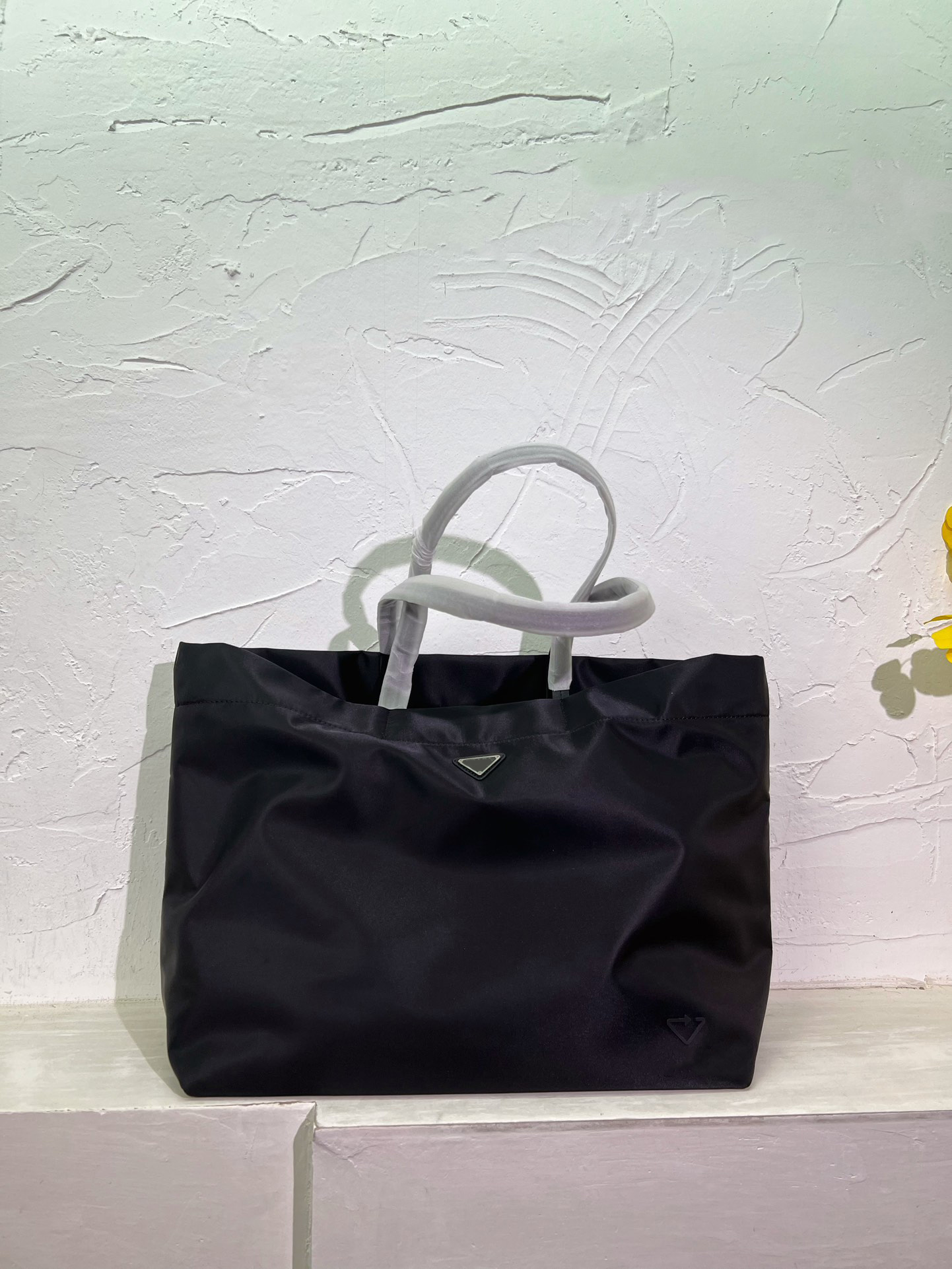 Designer bag Luxury bag New Pra The new shopping bag Classic simple commute to work senior fashion everything one shoulder fashion bag, Yellow
Designer bag Luxury bag New Pra The new shopping bag Classic simple commute to work senior fashion everything one shoulder fashion bag, Yellow