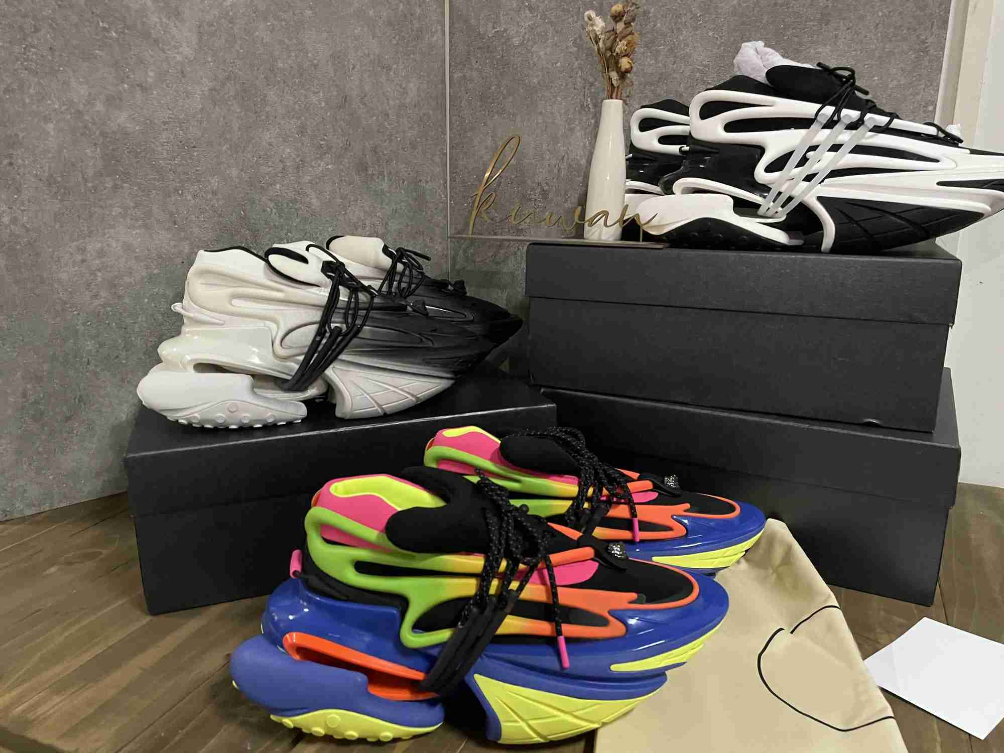 Leather Unicorn Sneakers Designer Newest Men Women Casual Shoes Fashion Outdoor Sport Shoe Space Cotton Metaverse Trainers Runner Sneaker Size 35-46, Color 1
Leather Unicorn Sneakers Designer Newest Men Women Casual Shoes Fashion Outdoor Sport Shoe Space Cotton Metaverse Trainers Runner Sneaker Size 35-46, Color 1