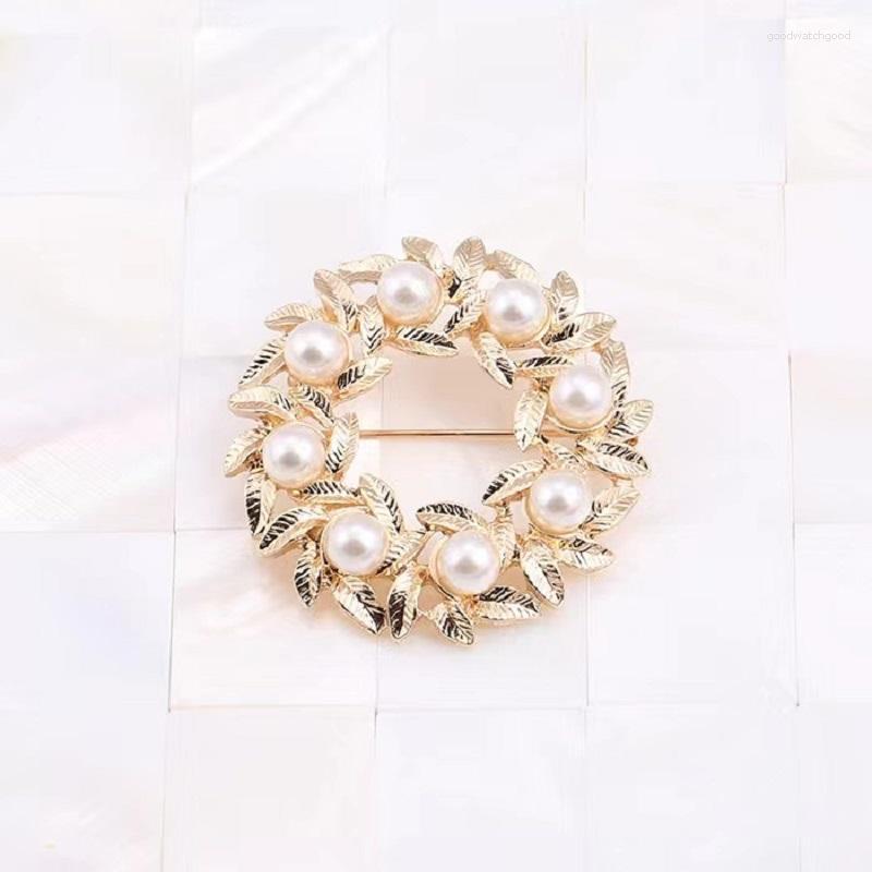 Brooches Europe And The United States Fashion Accessories Coat Wreath Leaves Pearl Texture Brooch Corsage
Brooches Europe And The United States Fashion Accessories Coat Wreath Leaves Pearl Texture Brooch Corsage