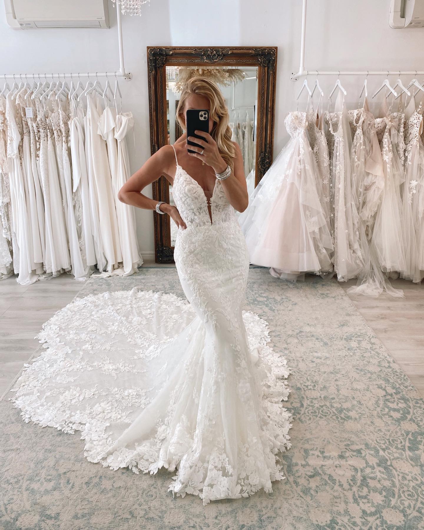 Elegant Mermaid Dresses Spaghetti Lace Wedding Dress Sweep Train Backless Wedding Bridal Gowns