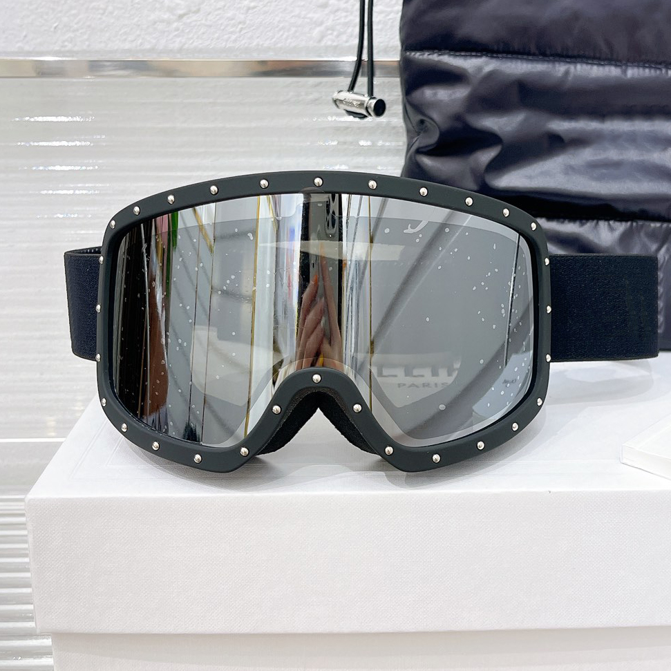Ski Goggles Men And Women Professional Glasses Designers Style ANTI-FOG Full Frame Special design Eyeglasses With Box
Ski Goggles Men And Women Professional Glasses Designers Style ANTI-FOG Full Frame Special design Eyeglasses With Box