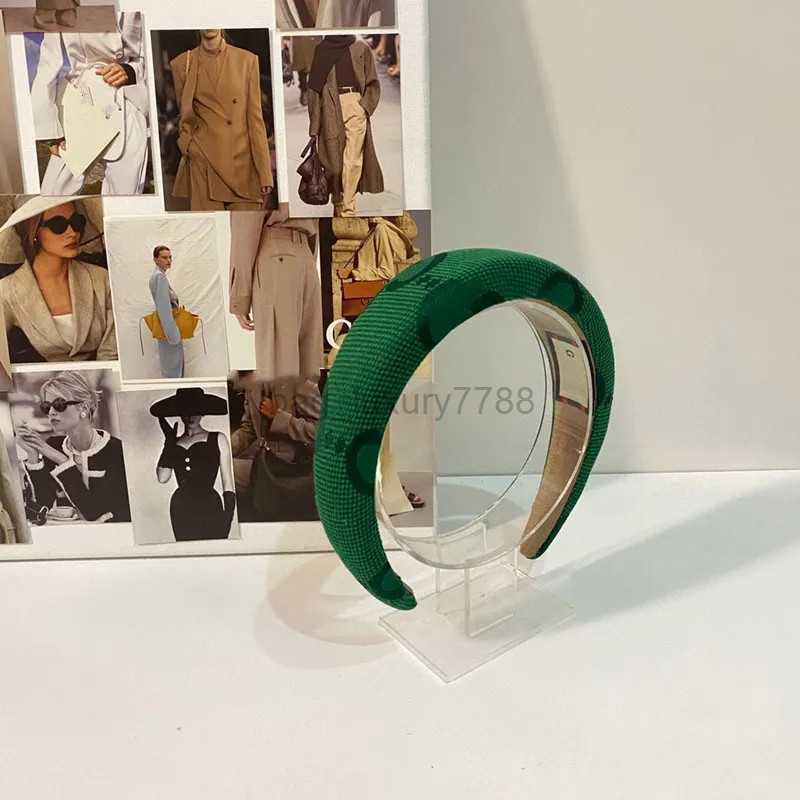With BOX Luxury G-Letter Women Headbands Green Khaki Color Hair Hoops for Braids Brand EU US Women's Christmas Gift HairJewelry Headband With Stamp
With BOX Luxury G-Letter Women Headbands Green Khaki Color Hair Hoops for Braids Brand EU US Women's Christmas Gift HairJewelry Headband With Stamp