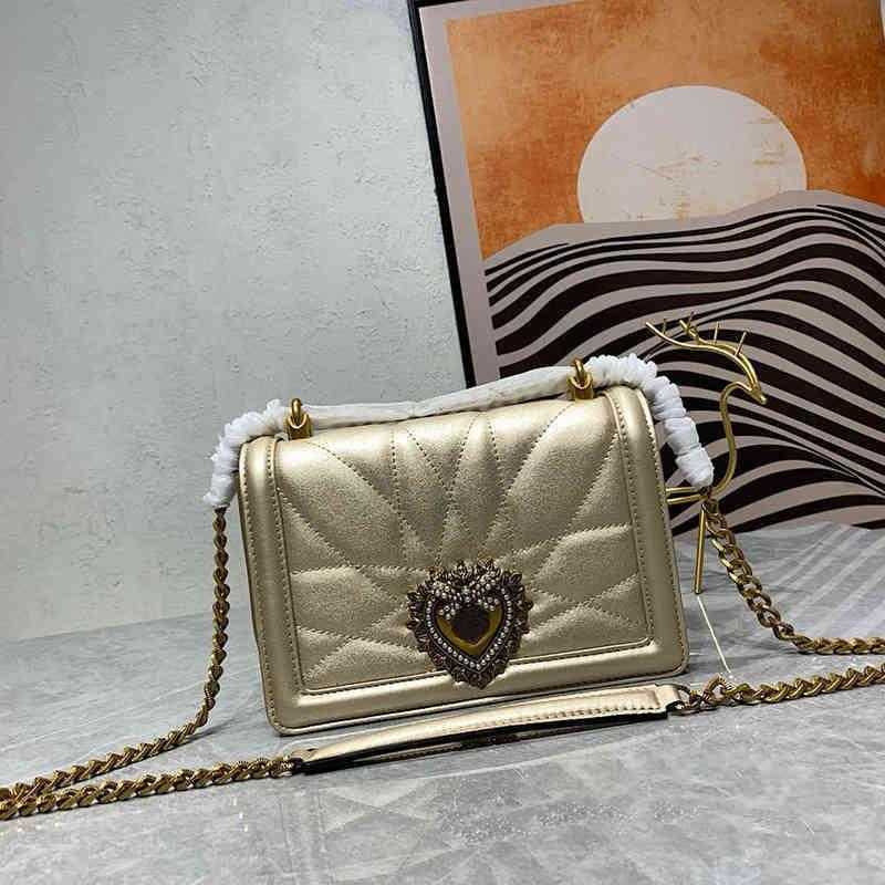 New Product Shoulder Bag d Letter Women Chain Designer Bag Leather Crossbody Bags Totes Fashion Designer Handbags Love Pearl Clasp Purses 220616, Dg061621
New Product Shoulder Bag d Letter Women Chain Designer Bag Leather Crossbody Bags Totes Fashion Designer Handbags Love Pearl Clasp Purses 220616, Dg061621
