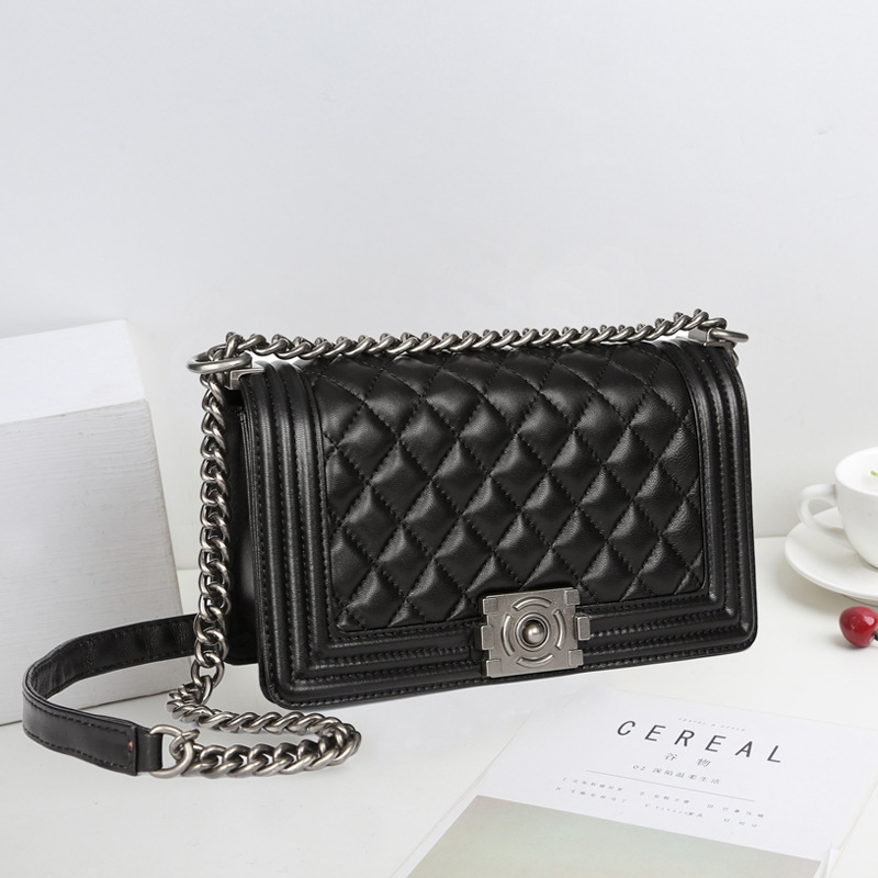 Designer luxury women shoulder bag fashion retro genuine leather lingge chain crossbody bags fashion versatile small square bag, Black
Designer luxury women shoulder bag fashion retro genuine leather lingge chain crossbody bags fashion versatile small square bag, Black