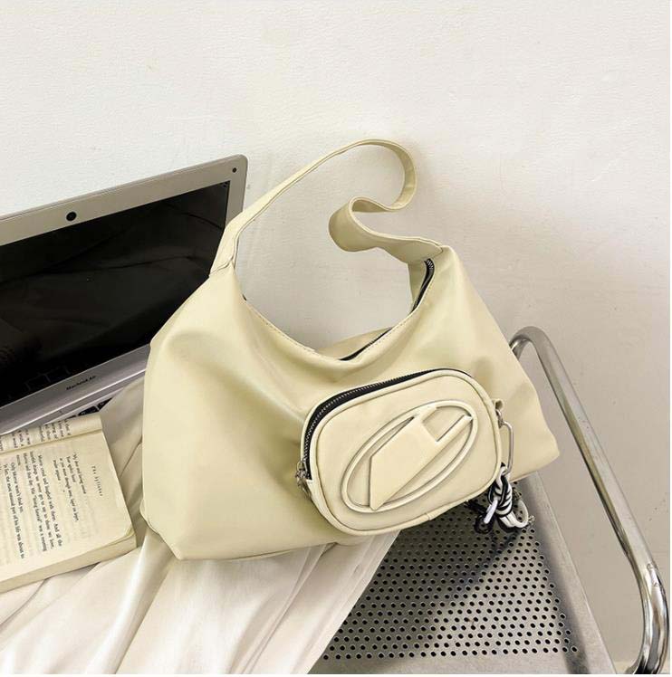 2023 Spring/Summer New niche design black nylon large capacity tote bag single shoulder handbagOne Shoulder Handbag messenger bag, Cream
2023 Spring/Summer New niche design black nylon large capacity tote bag single shoulder handbagOne Shoulder Handbag messenger bag, Cream