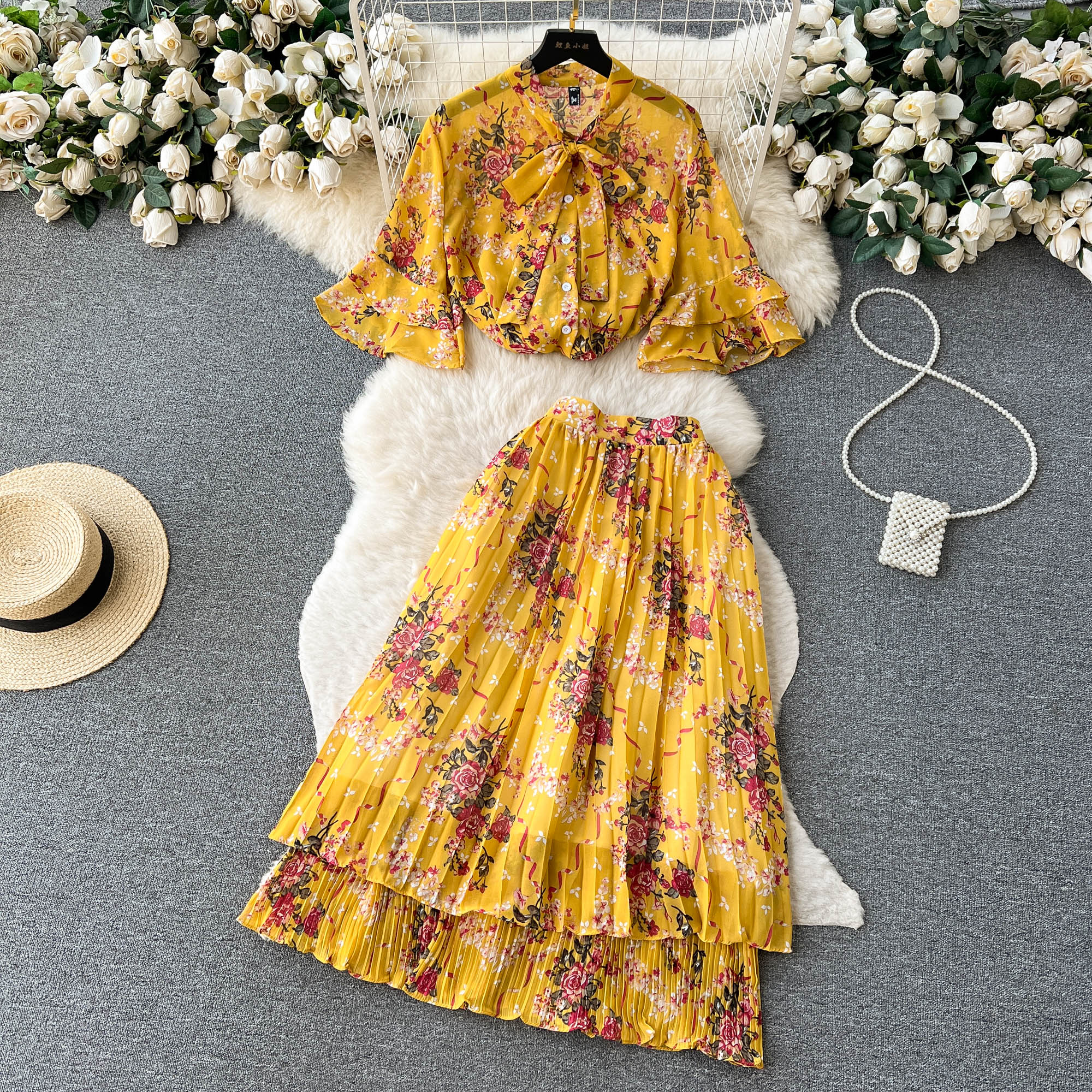 Two Piece Dress Floral Print Two Piece Sets Women Flare Sleeve Top Elastic Waist Pleated Ruffles Long Skirt French Vacation Suit 2023, Same as picture
Two Piece Dress Floral Print Two Piece Sets Women Flare Sleeve Top Elastic Waist Pleated Ruffles Long Skirt French Vacation Suit 2023, Same as picture