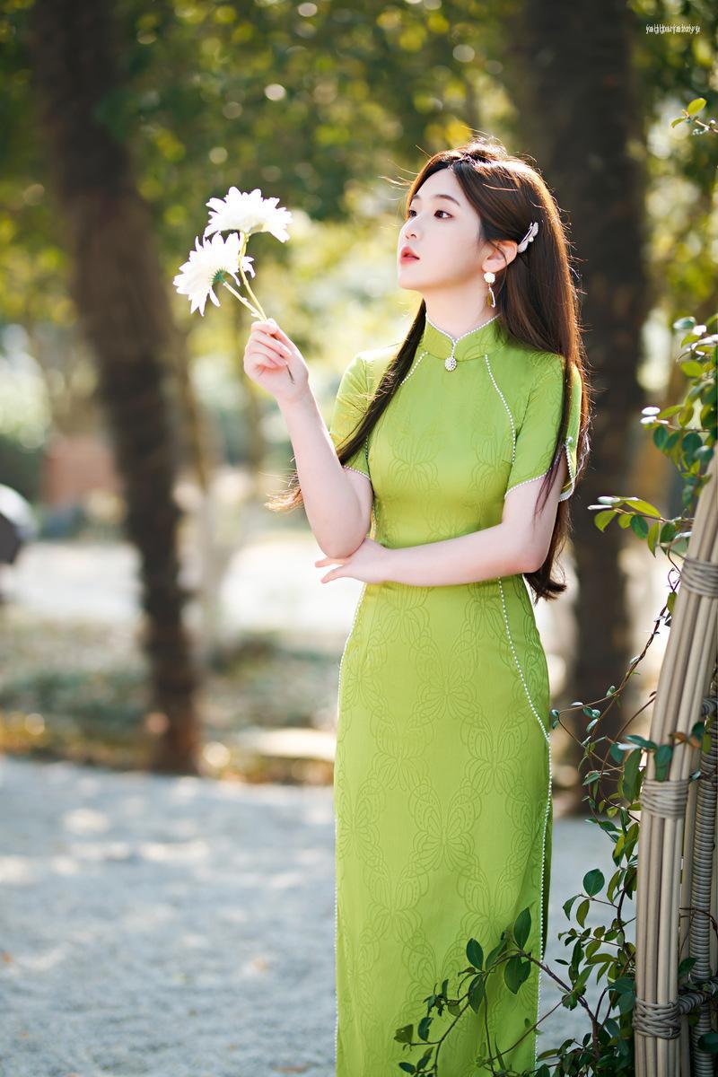 Ethnic Clothing Traditional Green Cheongsam Women Short Sleeve Qipao Chinese Style Daily Dress Slim Sexy Qi Pao Vestidos
Ethnic Clothing Traditional Green Cheongsam Women Short Sleeve Qipao Chinese Style Daily Dress Slim Sexy Qi Pao Vestidos