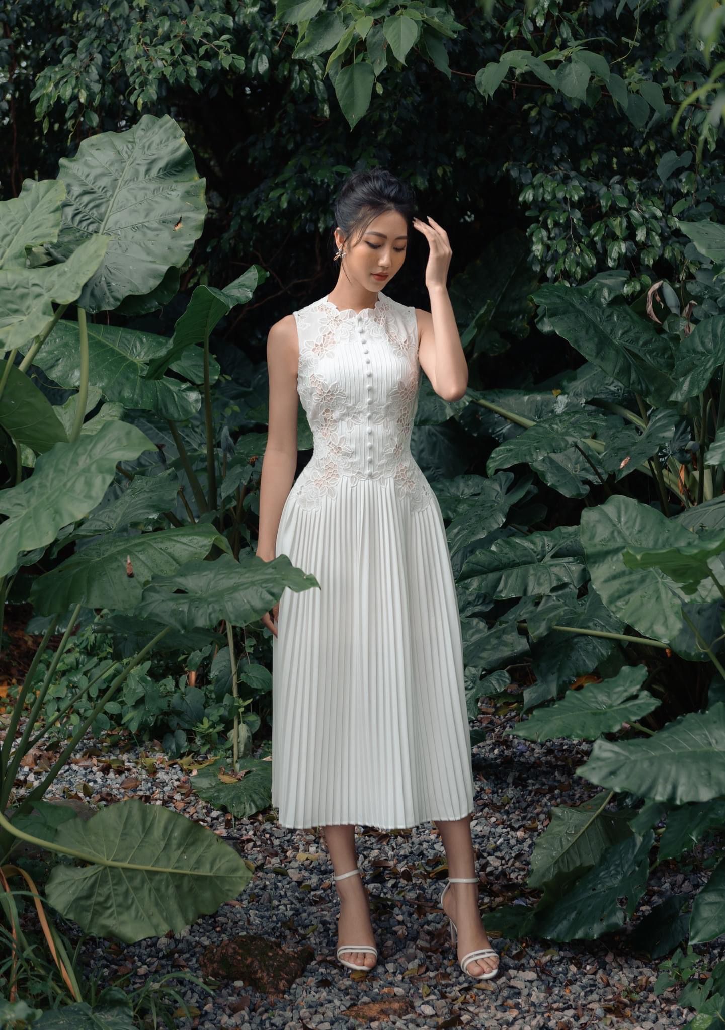 Casual Dresses Women Summer White Dress Runway Fashion Sleeveless Flower Embroidery Button Elegant Long Party Vestidos