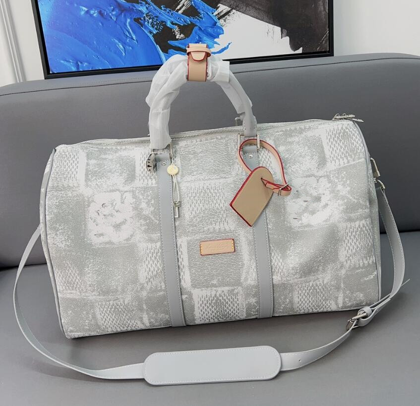 Designer Bags Unisex White Travel Bag Graffiti Grid Painting Letter Mens Travel Bag Airport Luggage Bag Genuine Leather Duffel Bags Women Fitness Yoga Bag Totes
Designer Bags Unisex White Travel Bag Graffiti Grid Painting Letter Mens Travel Bag Airport Luggage Bag Genuine Leather Duffel Bags Women Fitness Yoga Bag Totes