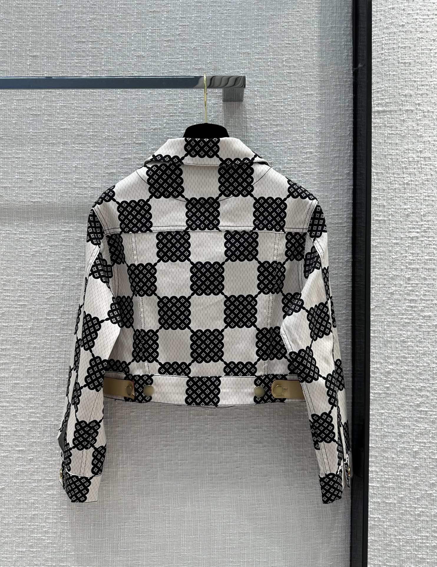 Milan Runway Jackets 2023 New Autumn Lapel Neck Long Sleeve Tops Brand Same Style Coats Women's Designer Tops 0623-8, Picture color
Milan Runway Jackets 2023 New Autumn Lapel Neck Long Sleeve Tops Brand Same Style Coats Women's Designer Tops 0623-8, Picture color