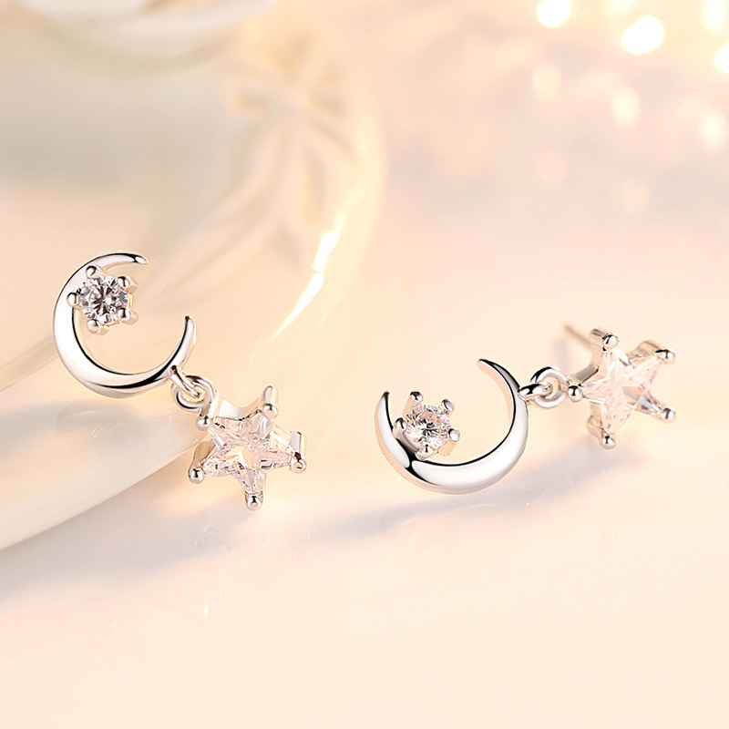 925 Sterling Silver Shiny Crystal Flower Stud Earrings for Women - Fashionable Zircon Pendants Ideal for Weddings