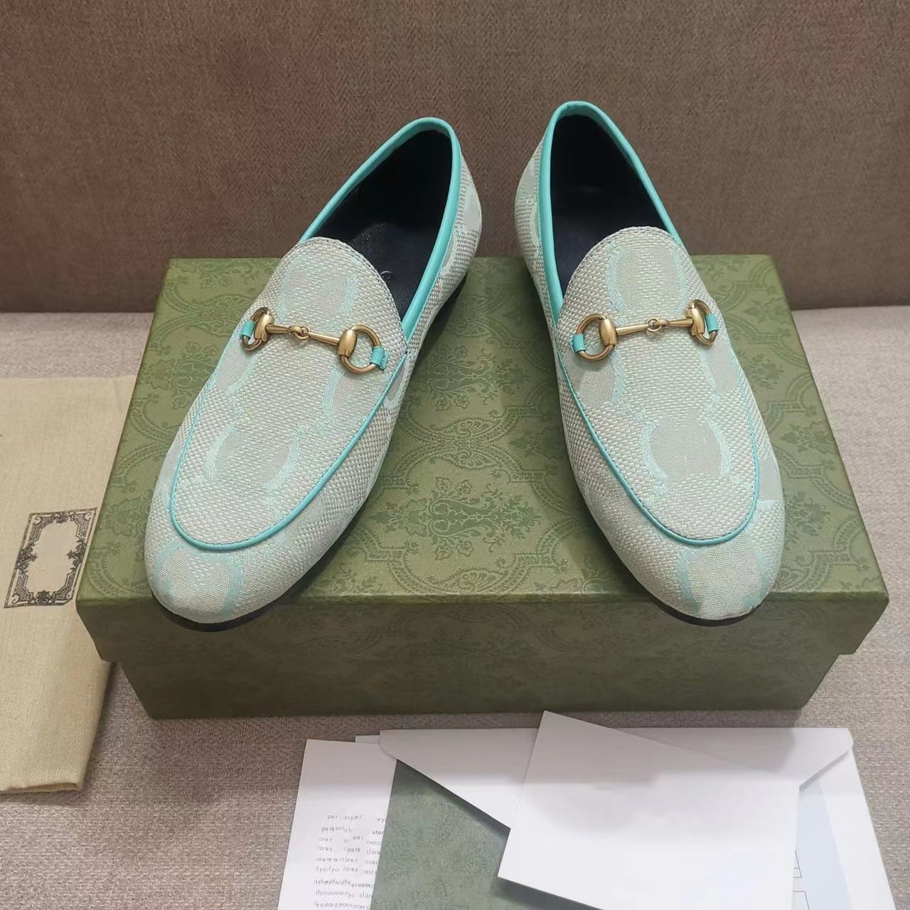 women Flat Dress shoes 100% Authentic cowhide Metal buckle designer shoes Lady leather letter casual shoe Mules Princetown Tiger Men Trample Lazy Loafers size 34-46
women Flat Dress shoes 100% Authentic cowhide Metal buckle designer shoes Lady leather letter casual shoe Mules Princetown Tiger Men Trample Lazy Loafers size 34-46