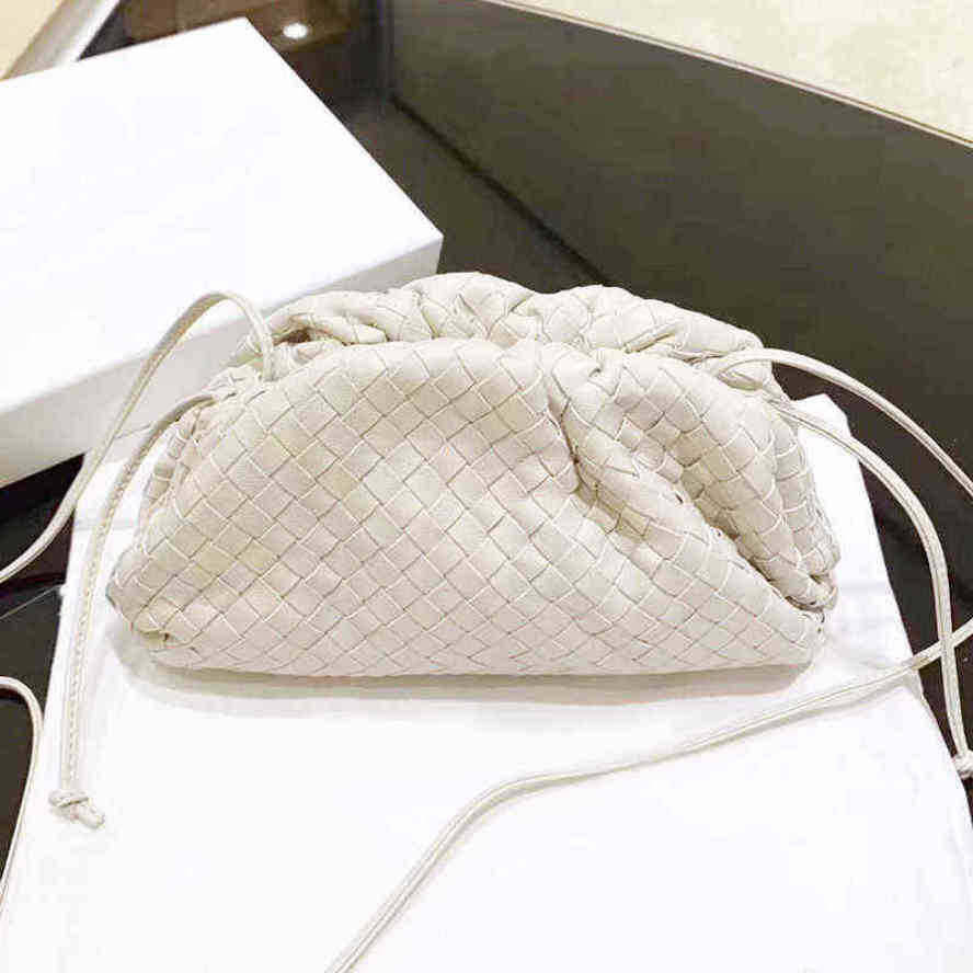 Bottegas Bags Venetas 2023 New Ins Leather Woven Cloud Bag Soft Dumpling Fashionable One Shoulder Messenger Hand Wrinkled Female, Sky blue
Bottegas Bags Venetas 2023 New Ins Leather Woven Cloud Bag Soft Dumpling Fashionable One Shoulder Messenger Hand Wrinkled Female, Sky blue