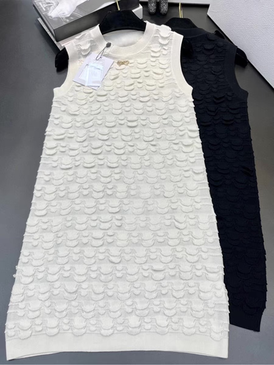 Xiaoxiang 3D Scale Knitted Dress Women's Summer Metal Bow Decoration Sleeveless Round Neck Temperament Long Dress Size S-L, Black
Xiaoxiang 3D Scale Knitted Dress Women's Summer Metal Bow Decoration Sleeveless Round Neck Temperament Long Dress Size S-L, Black
