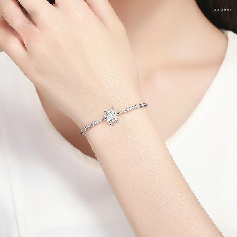 Charm Bracelets Silver Plated Classic Style Snowflake Bracelet Adjustable Is Suitable For Women's Wedding Engagement JewelryCharm CharmC
Charm Bracelets Silver Plated Classic Style Snowflake Bracelet Adjustable Is Suitable For Women's Wedding Engagement JewelryCharm CharmC