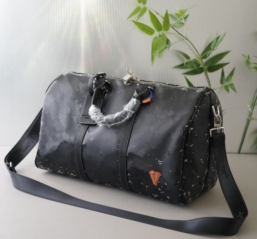 High Quality Unisex Black Travel Bag Badge Letter Mens Travel Bag Luggage Bag Genuine Leather Duffel Bags Women Fitness Yoga Bag Totes Zipper Shoulder Bags Handbags
High Quality Unisex Black Travel Bag Badge Letter Mens Travel Bag Luggage Bag Genuine Leather Duffel Bags Women Fitness Yoga Bag Totes Zipper Shoulder Bags Handbags