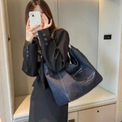 Denim Chain Tote Large Capacity Bag Women's Shoulder Bag Underarm Shopping Bags Quatily, 39*35*17cm
Denim Chain Tote Large Capacity Bag Women's Shoulder Bag Underarm Shopping Bags Quatily, 39*35*17cm